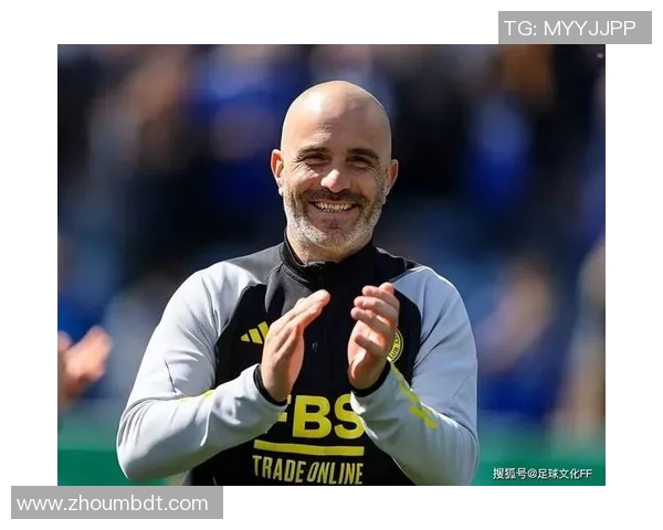 足球明星的辉煌历程与场上风采展现的魅力与影响力